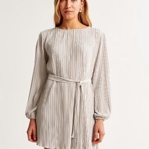 Abercrombie & Fitch Crème Satin Plisse Dress